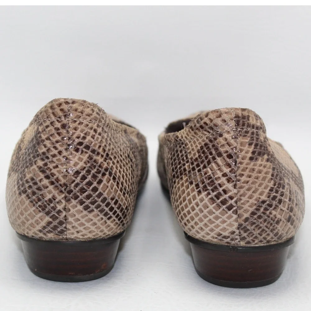 Clarks Artisan Snakeskin Embossed Leather Loafers Tan Brown 26064133 Womens 9.5M